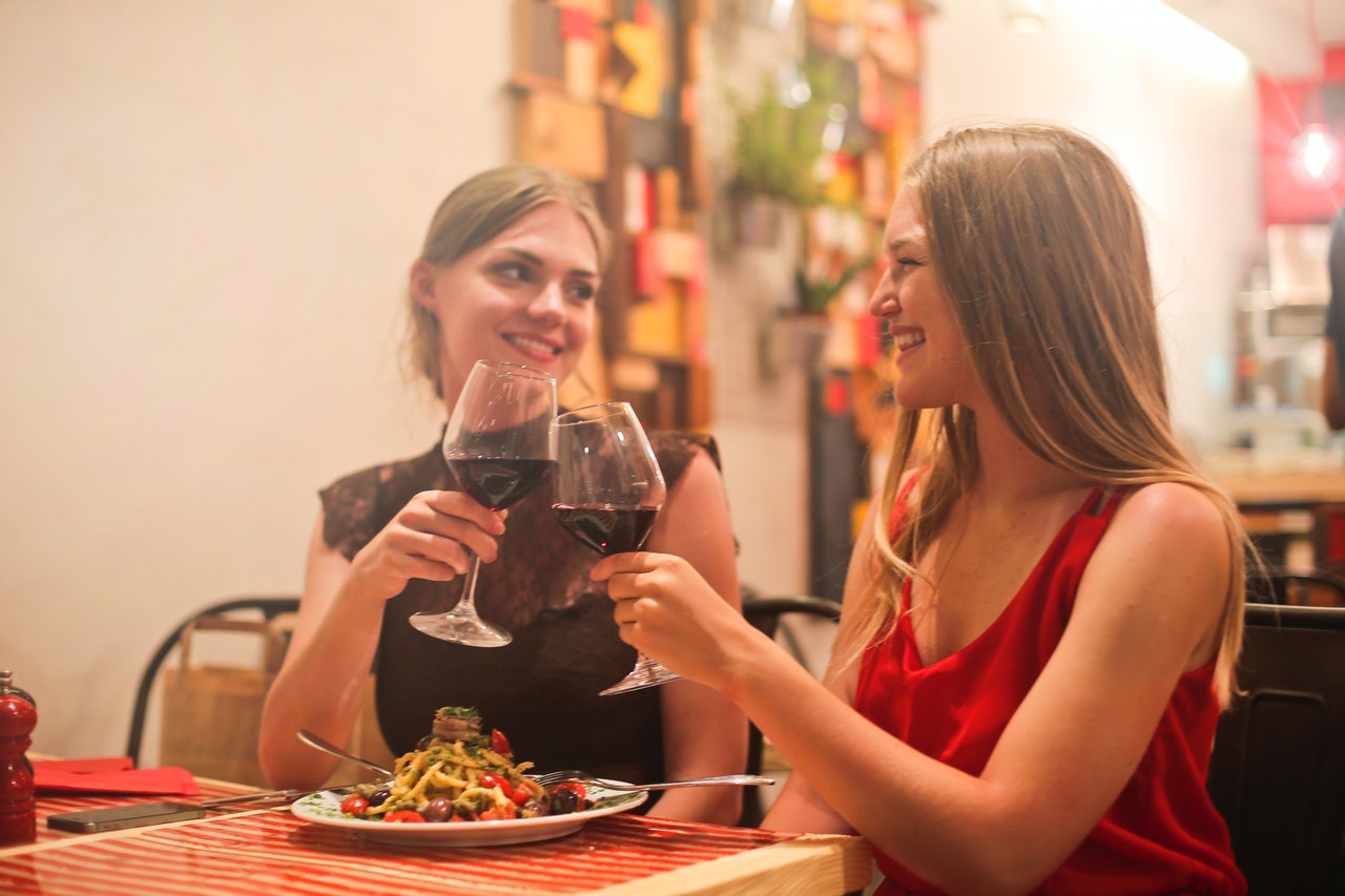 What can you do to feel more confident when meeting your online date?